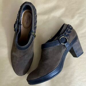 Clarks Artisan Brown Leather Suede Ankle Booties Size 9.5